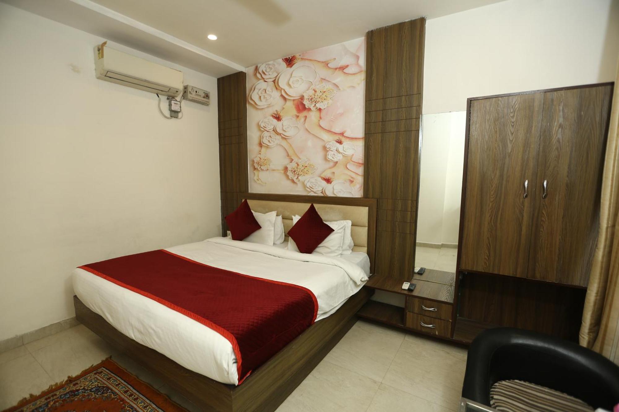 24 Hotel & Resort Agra  Exterior photo