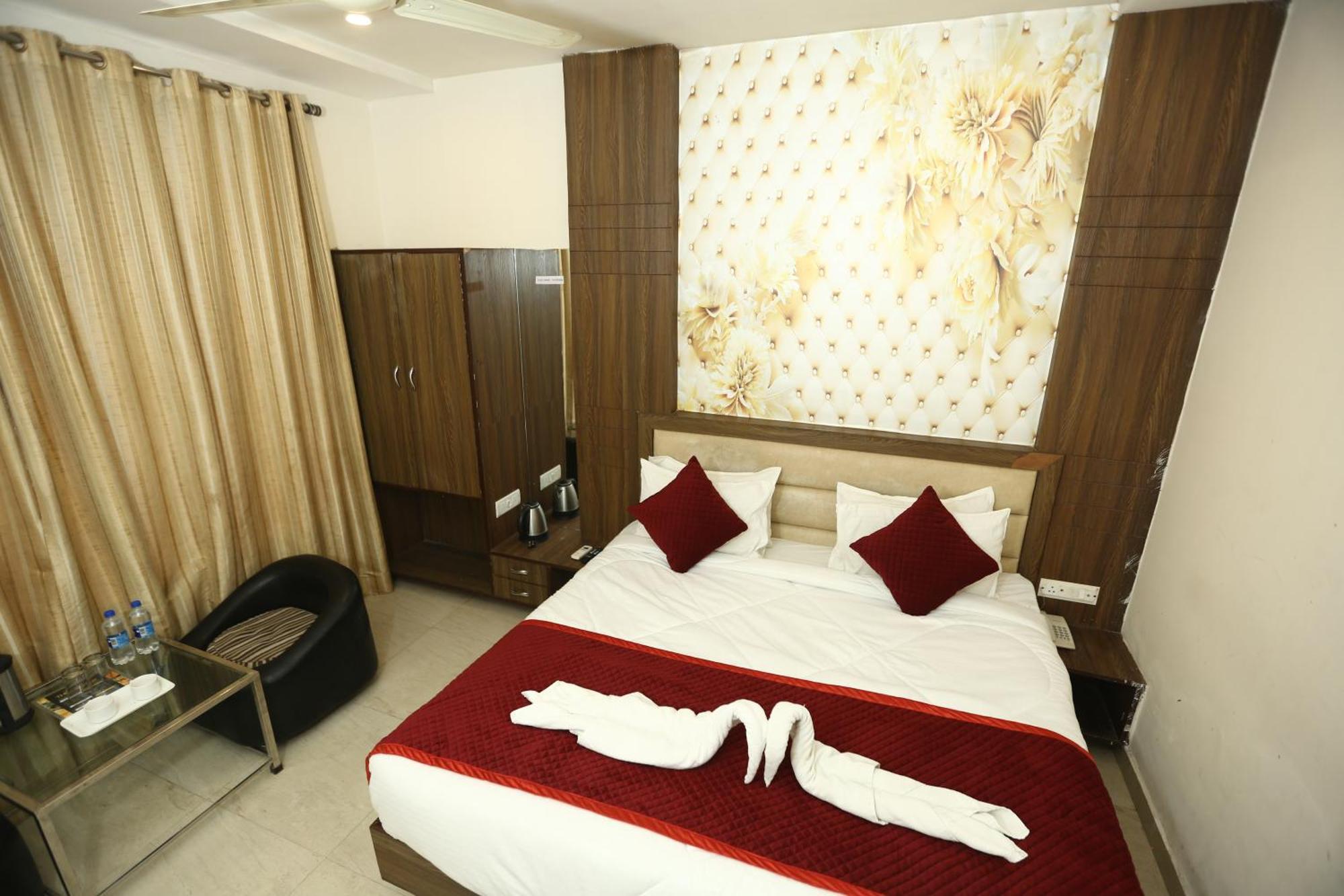 24 Hotel & Resort Agra  Exterior photo