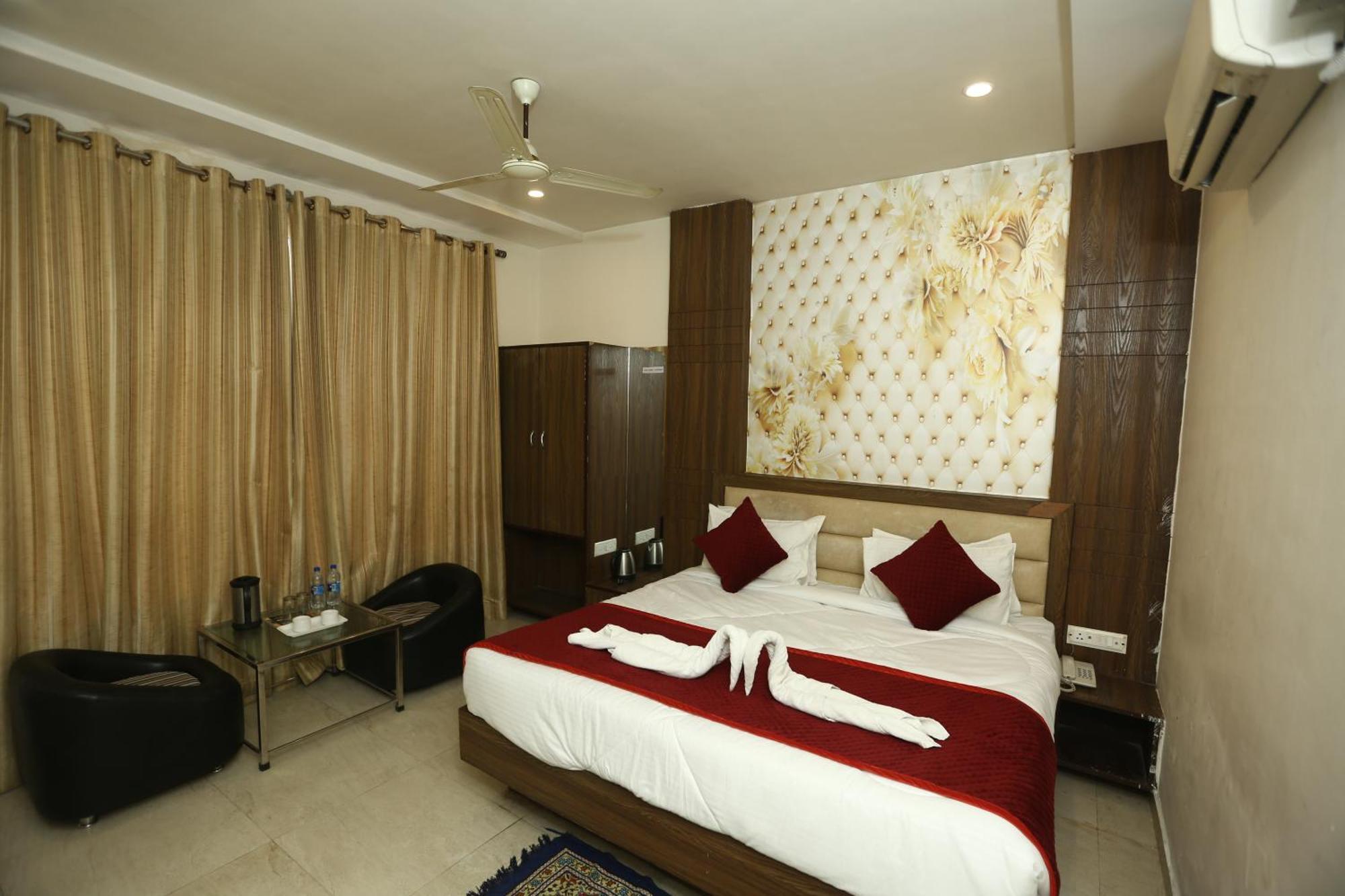 24 Hotel & Resort Agra  Exterior photo