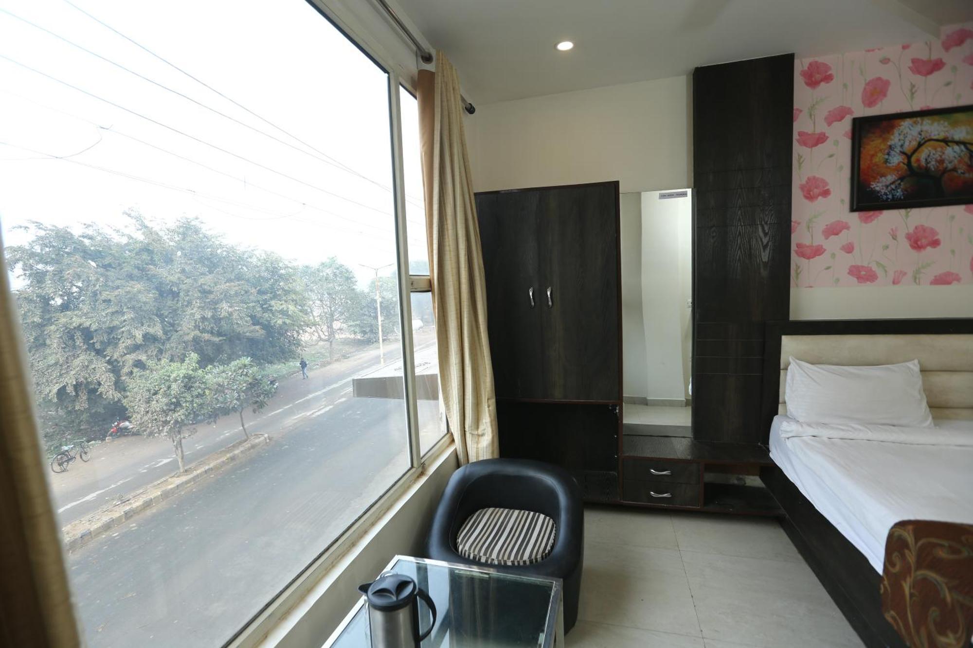 24 Hotel & Resort Agra  Exterior photo