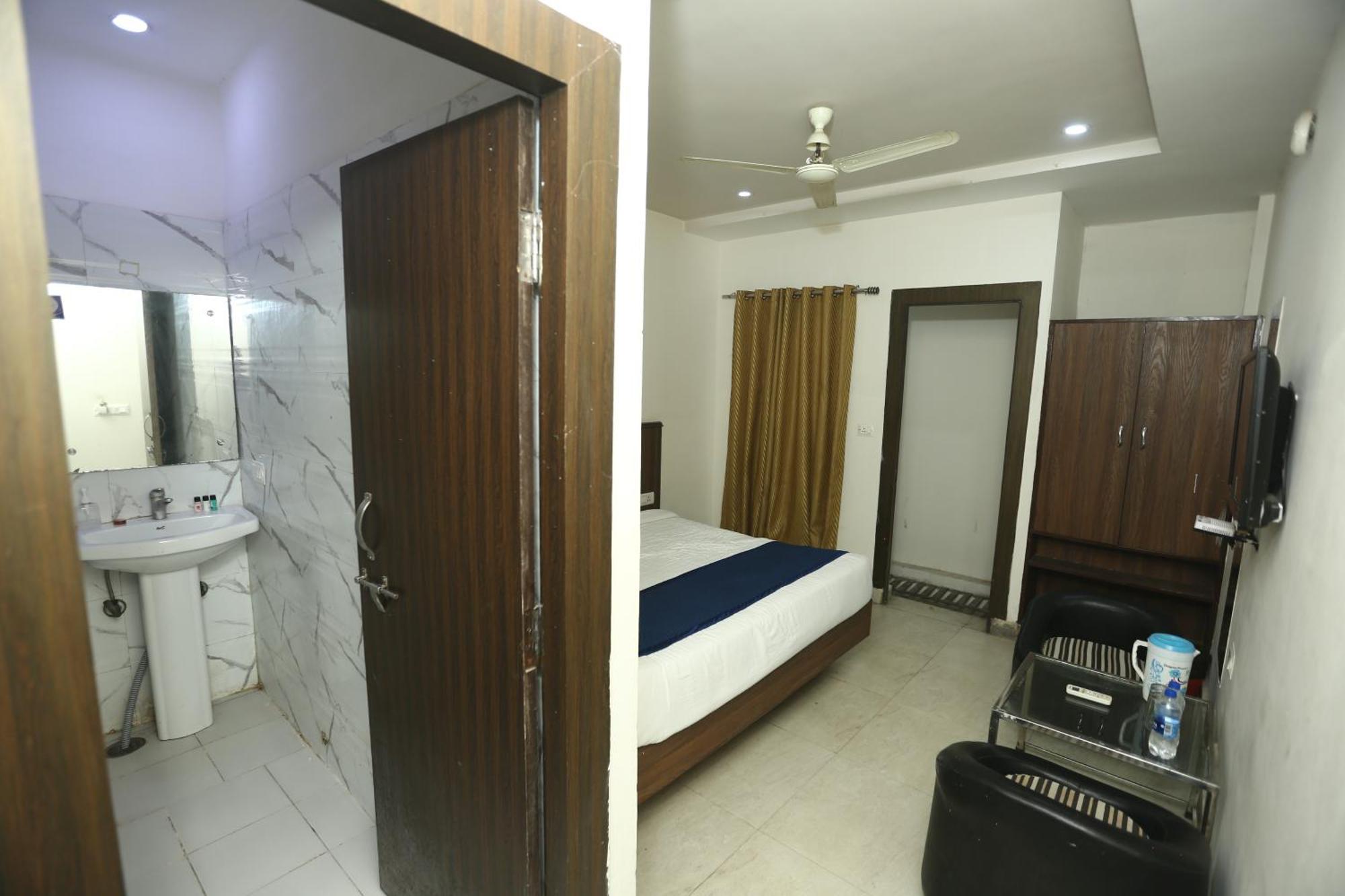 24 Hotel & Resort Agra  Exterior photo