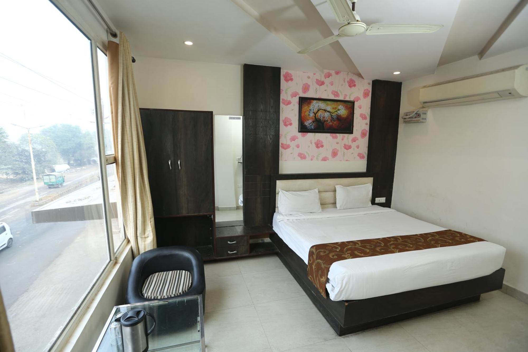 24 Hotel & Resort Agra  Exterior photo