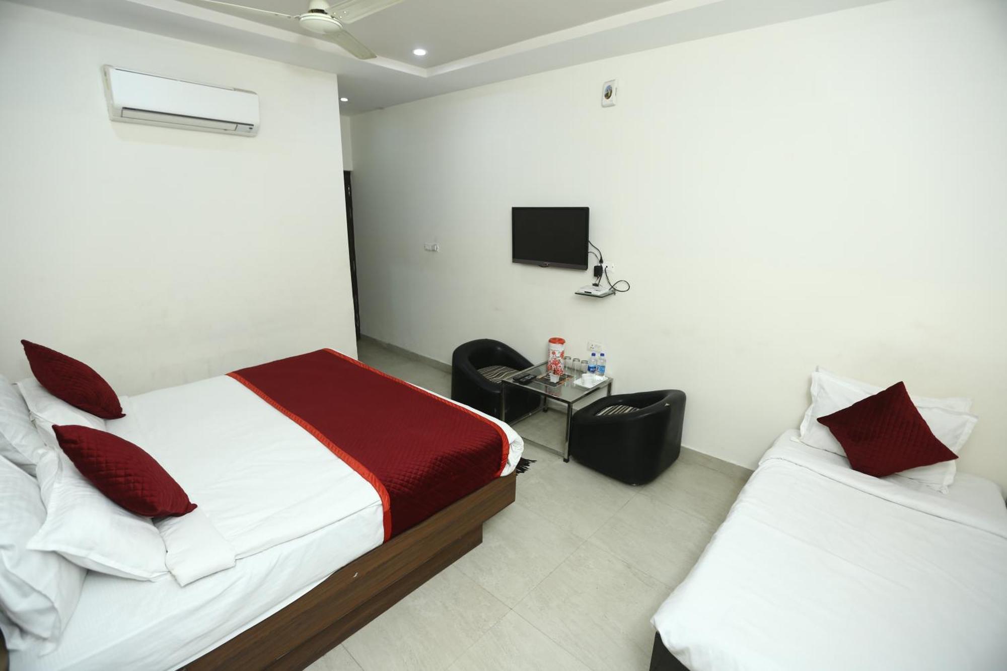 24 Hotel & Resort Agra  Exterior photo